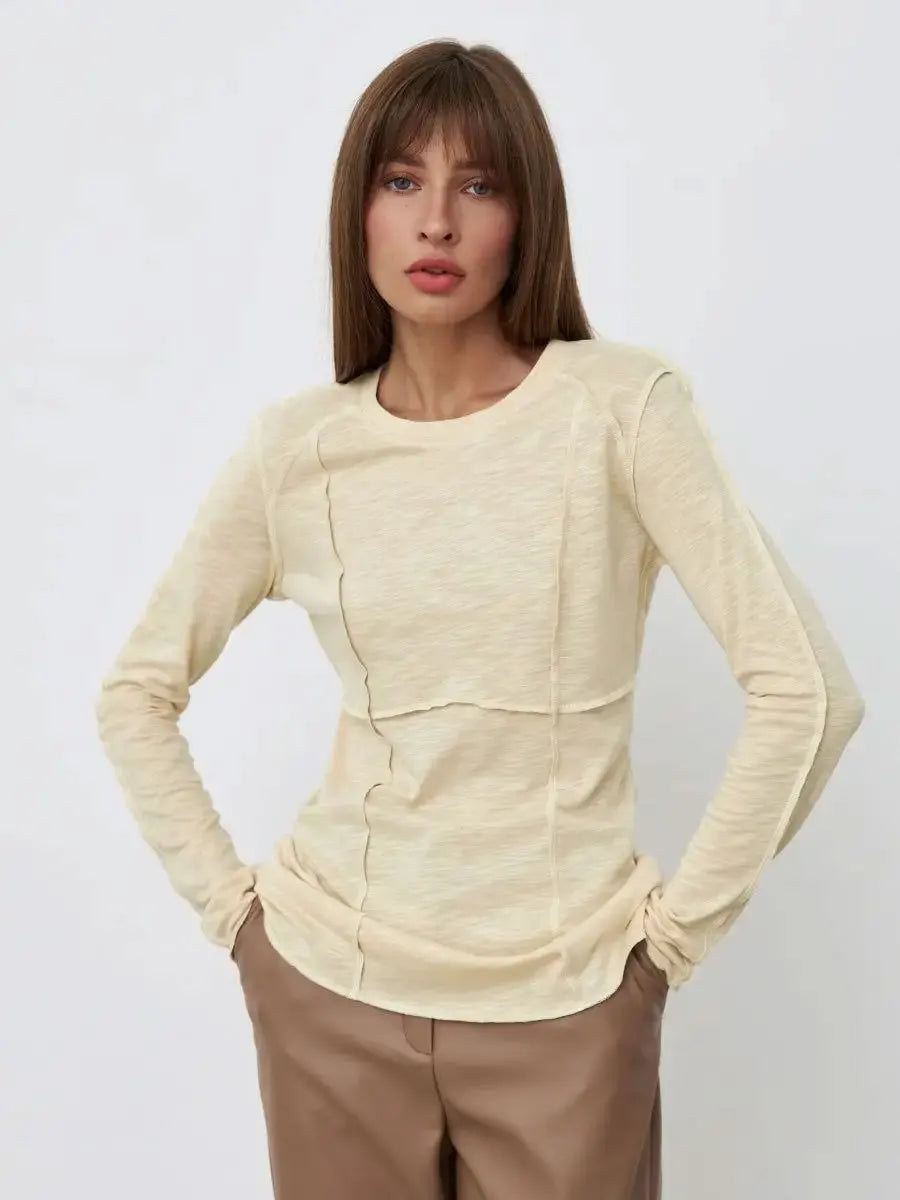 חולצת בייסיק ארוכה תיפורים - אפריל