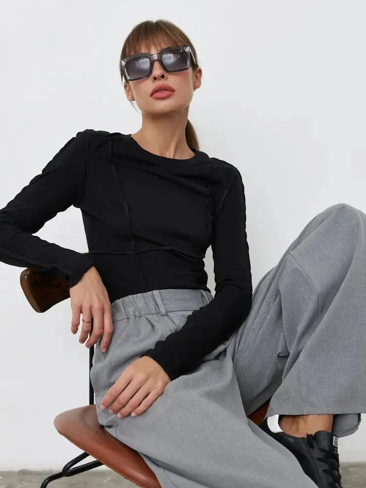 חולצת בייסיק ארוכה תיפורים - אפריל