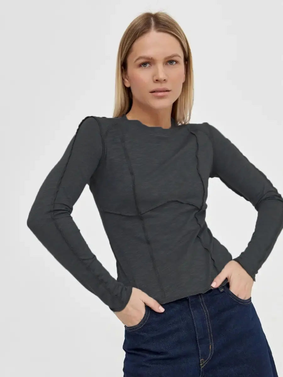 חולצת בייסיק ארוכה תיפורים - אפריל